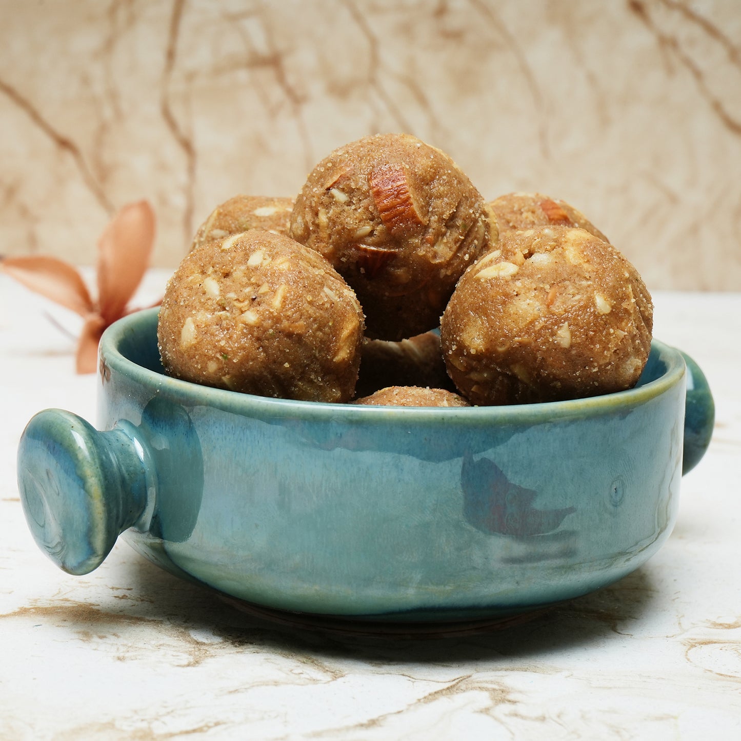 Atta Gond Laddu